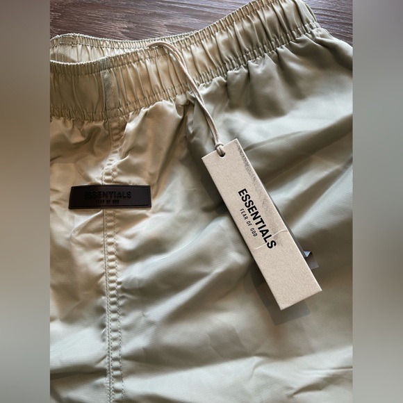 Fear of God ESSENTIALS Running Shorts Seafoam - Picture 4 of 7